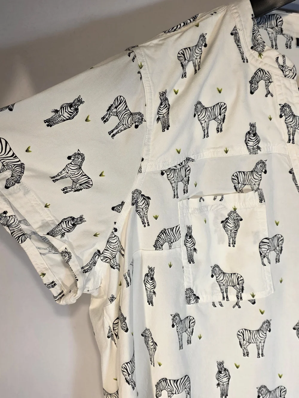 Torrid 3 Womens 3X V-Neck Top Blouse Short Sleeve Pullover Safari Zebras Chic - Picture 5 of 11